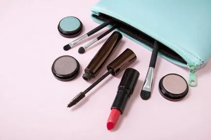 Alapvető szabályok a make-up a nők szenvednek a pattanások