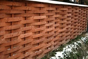 Fonott kerítés deszka eredeti kerítés kezével