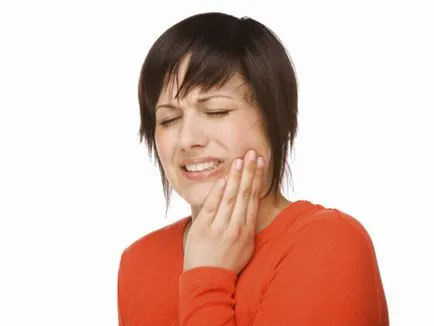 Защо коремни преси челюст при отваряне на устата и дъвче