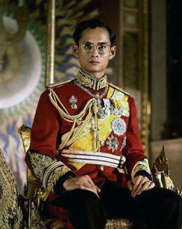 Rama 9 King of Thailand születésnapján, életrajz, családi fotók