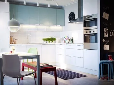 Paleta moderna de bucătărie de design de culoare lumină și subtilitățile interioare