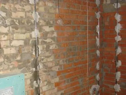 Cum să se alinieze pereți din gresie baie sub videoclipul lui mâini