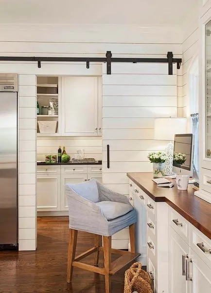 Ușile cămara din bucătărie împrumuta o idee de viață rurală