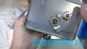Електромеханична брава за вратичка за и против