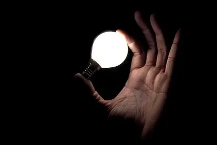 Focus „lumina este aprins în mână un magician“ - pur și simplu și eficient
