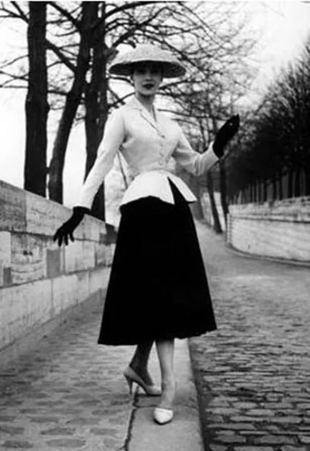 Ив Сен Лоран рокля в стила на нов външен вид, един от дама - списание за жени