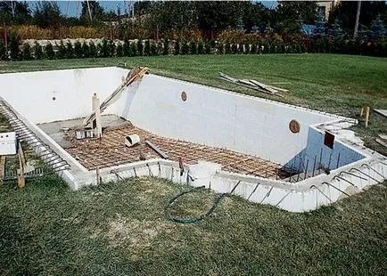 Construcția de piscine din beton și blocuri de polistiren cu mâinile pentru a da