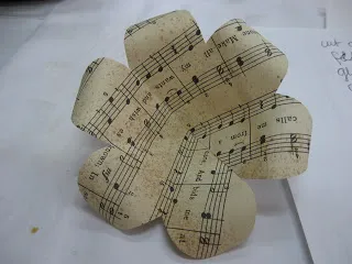 Cum sa faci o floare de hârtie „cuib“