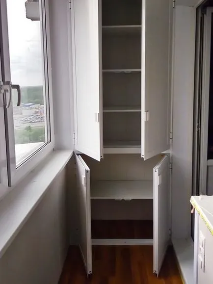 Cum sa faci un raft pe balcon cu mâinile sale, pentru a alege un dulap construit la balcon, coupe-ul, unghiular,