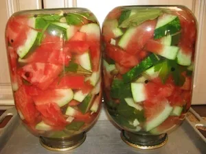 Hogyan savanyú görögdinnye télen a bankok 2 recept ecetes görögdinnye otthon