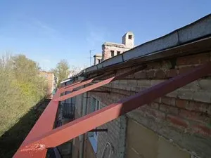 Как да се изолират покрива от вътре балкона