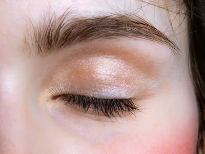 Eyeshadow Brown cum să le folosească