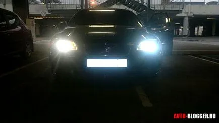 lumină Xenon (LED-uri), într-o culoare diferită