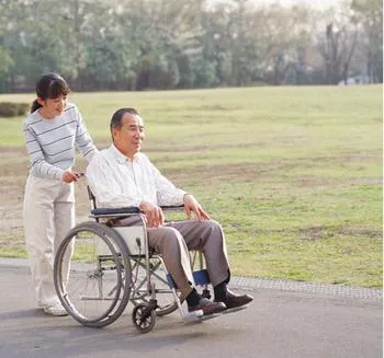 Лечение на инсулт в Китай, ефектът от лечението може да се види в очите й