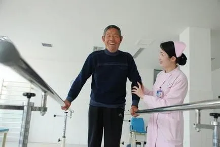 Лечение на инсулт в Китай, ефектът от лечението може да се види в очите й