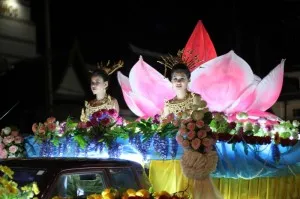 Loy Krathong este una dintre cele mai frumoase și pochetaemyh vacanța în Thailanda atractii Thailanda