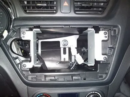 Radio casetofon în standardul de instalare și conectare Kia Rio