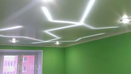 lumini cu LED-uri întinde plafon cu mâinile