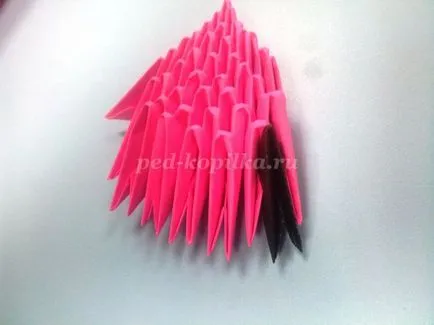 Moduláris origami rózsaszín flamingó