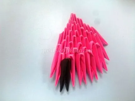 Moduláris origami rózsaszín flamingó