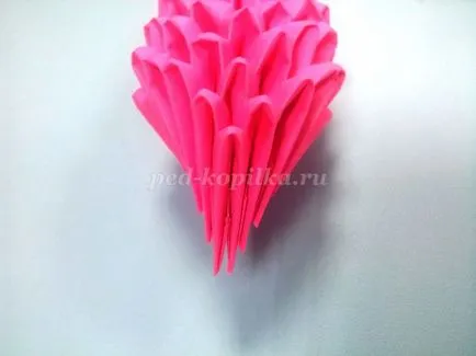 Moduláris origami rózsaszín flamingó