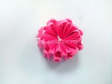 Moduláris origami rózsaszín flamingó