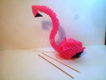 Moduláris origami rózsaszín flamingó