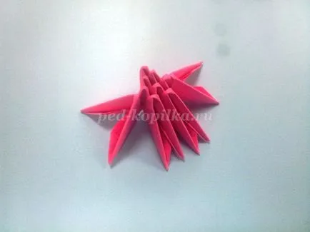 Moduláris origami rózsaszín flamingó