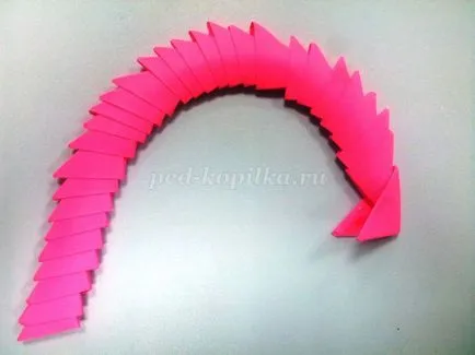 Moduláris origami rózsaszín flamingó