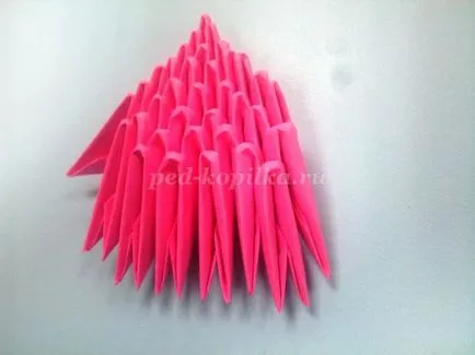 Moduláris origami rózsaszín flamingó