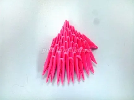 Moduláris origami rózsaszín flamingó