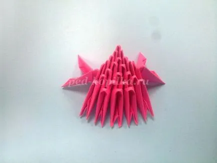 Moduláris origami rózsaszín flamingó