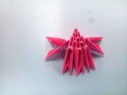 Moduláris origami rózsaszín flamingó