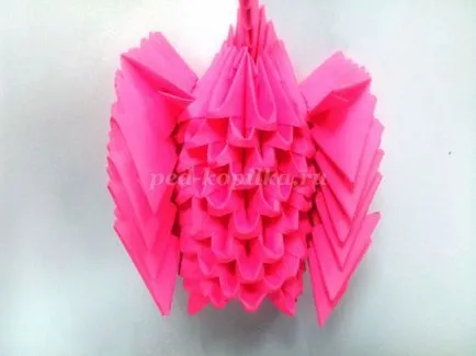 Moduláris origami rózsaszín flamingó