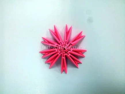 Moduláris origami rózsaszín flamingó