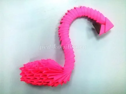 Moduláris origami rózsaszín flamingó