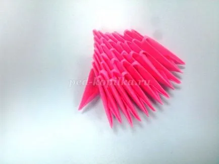 Moduláris origami rózsaszín flamingó