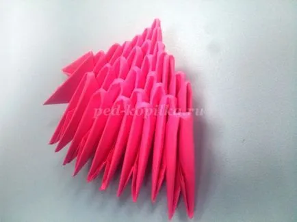 Moduláris origami rózsaszín flamingó