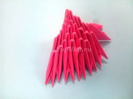 Moduláris origami rózsaszín flamingó