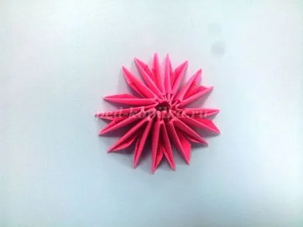 Moduláris origami rózsaszín flamingó