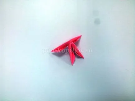 Moduláris origami rózsaszín flamingó