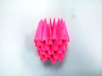 Moduláris origami rózsaszín flamingó