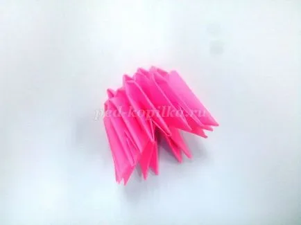 Moduláris origami rózsaszín flamingó