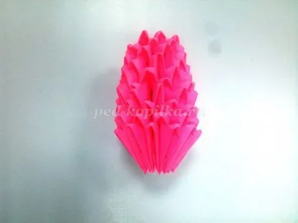 Moduláris origami rózsaszín flamingó