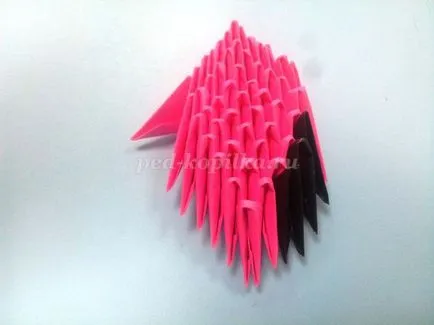 Moduláris origami rózsaszín flamingó