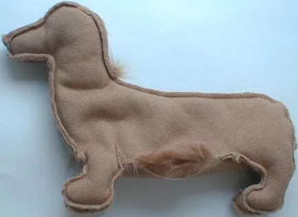 Мека играчка куче дакел със собствените си ръце