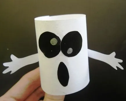 Crafts Halloween kezüket kifogyott a papír