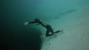 Înregistrarea se arunca cu capul fără unelte de scuba