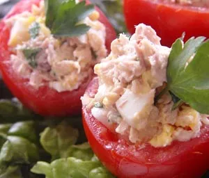 Konzerv tonhal saláta - receptek képekkel