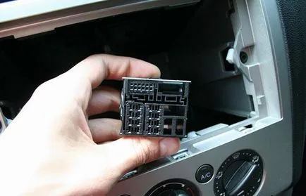 Самостоятелно инсталиране на радиото в Ford Focus